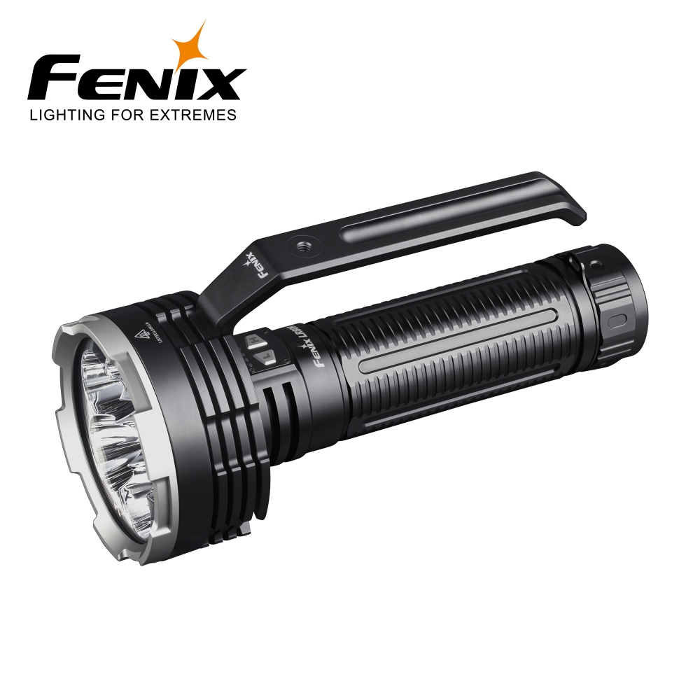 Fenix LR80R er en håndholdt superlykt – lykten vil imponere alle med en enestående lysstyrke på 18.000 lumen, drevet av den innebygde 7,2V/12.000mAh Li-ion batteripakken.