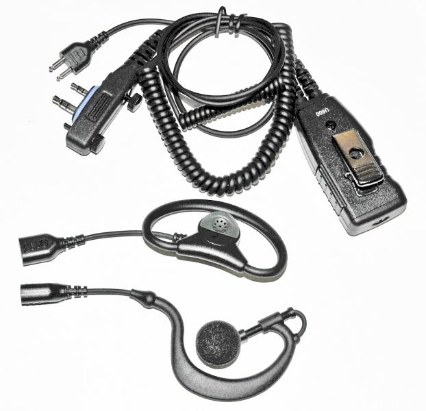 Icom Headsett PRO-U600LS. Headset med 2 ørehøyttalere, PTT, vinklet skrukontakt.
Passer til Peltor uten ørehøyttaler.
Sort mic. Venntett plugg med pakning mot radio